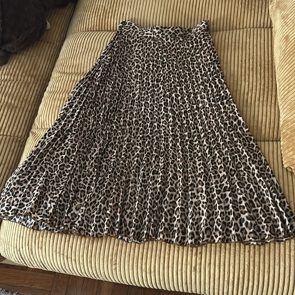 Leopard Print Pleated Skirt with side zipper